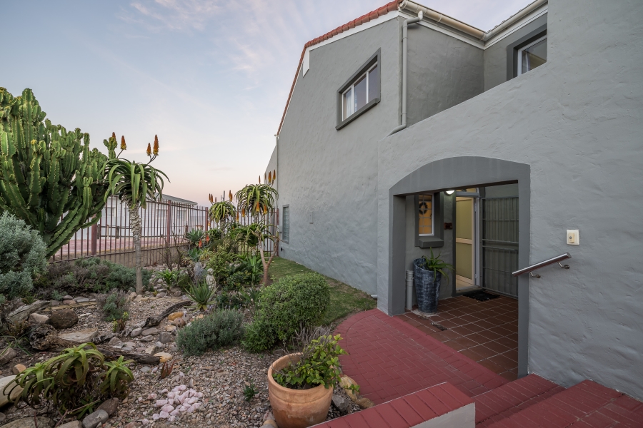 5 Bedroom Property for Sale in Bayview Western Cape